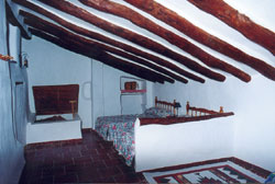 Dormitorios rehabilitados con techos entrevigados 