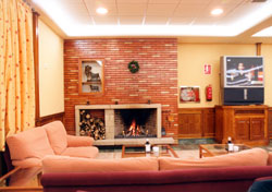 Salón de lectura y televisión 