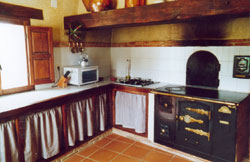 Preciosa cocina antigua con todas las comodidades 